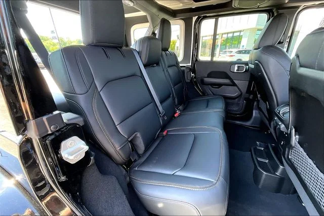 New 2026 Black Clear-Coat Exterior Paint Jeep Sahara image 19