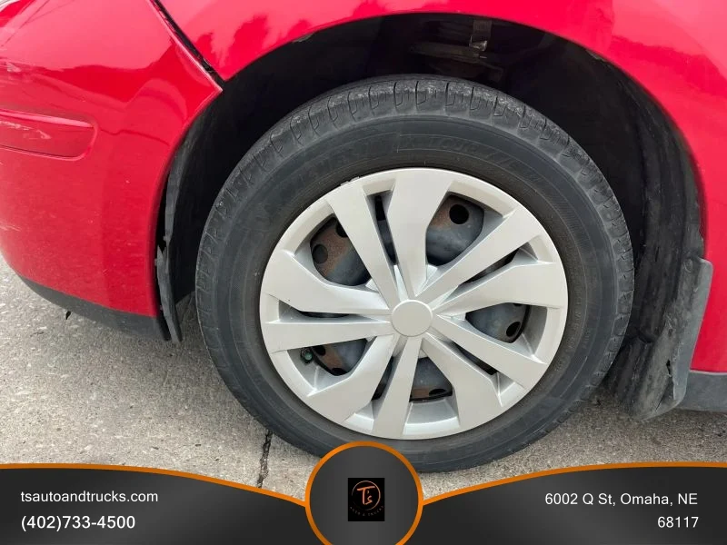 Used 2008 Red Nissan S Hatchback 4D image 13