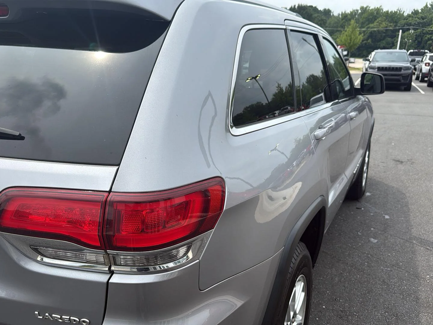 Used 2020 Billet Silver Metallic Jeep Laredo image 12