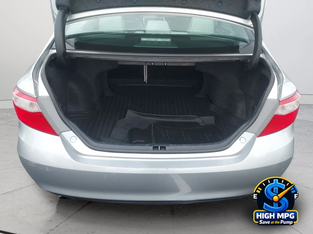 Used 2017 Silver Toyota XLE image 33