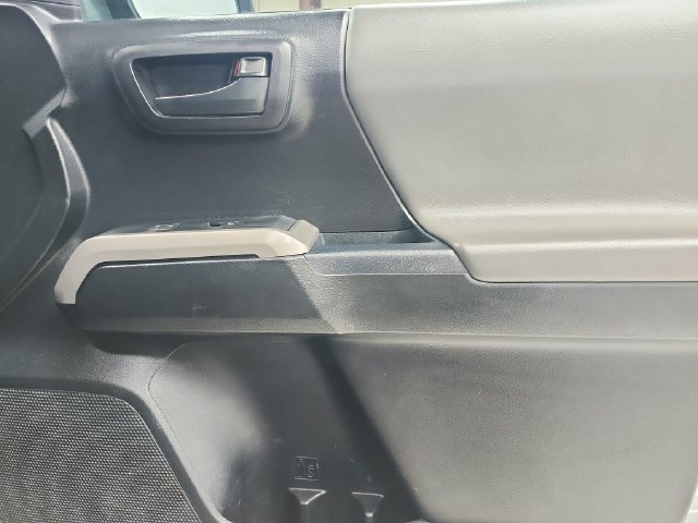 Used 2017 Silver Toyota SR5 image 34