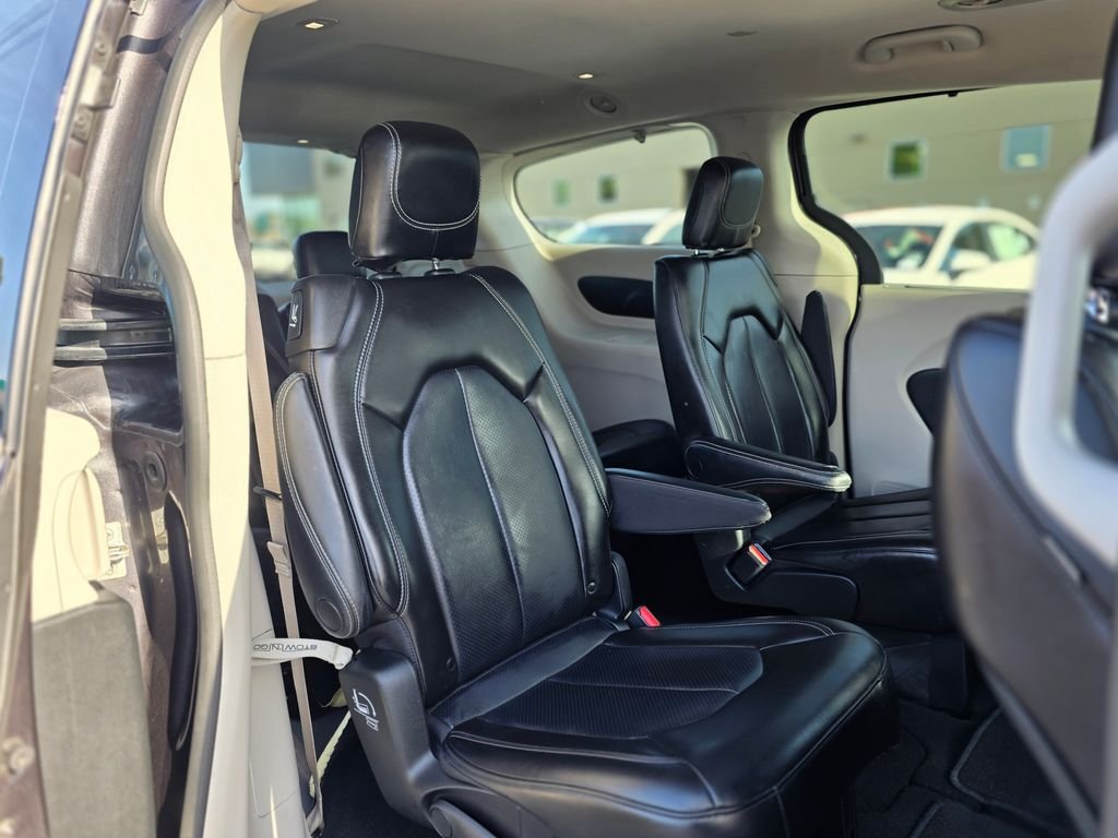 2023 Chrysler Pacifica Touring L - Photo 12