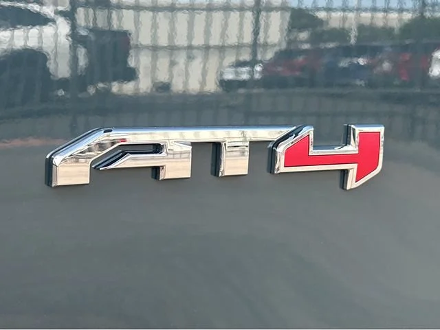 2026 GMC Yukon AT4 Ultimate - Photo 17