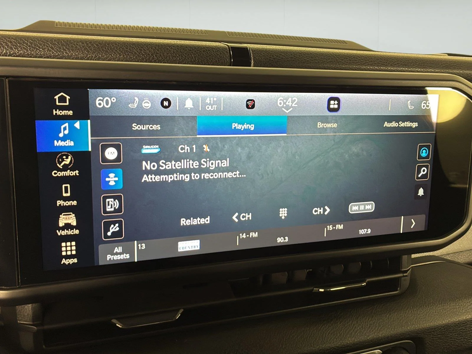 Used 2025 Black Clearcoat Jeep Sport S image 29