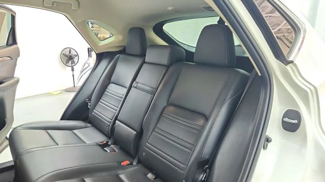 Used 2016 White Lexus 200t image 20