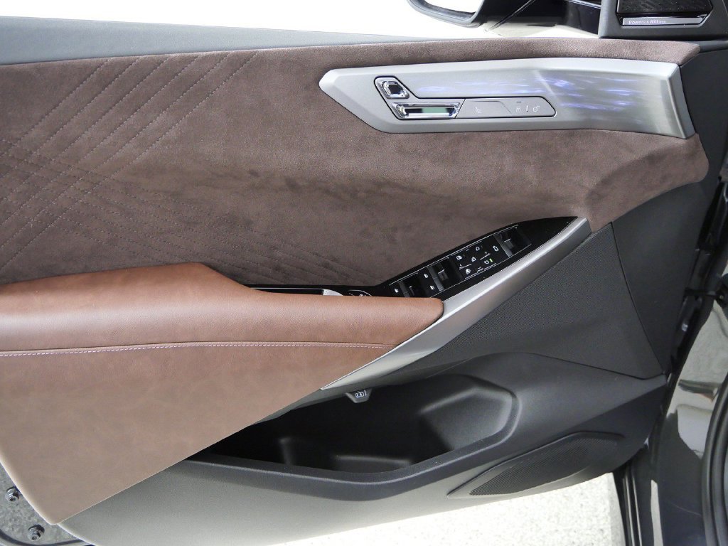 New 2027 Dravit Grey Metallic BMW  image 32