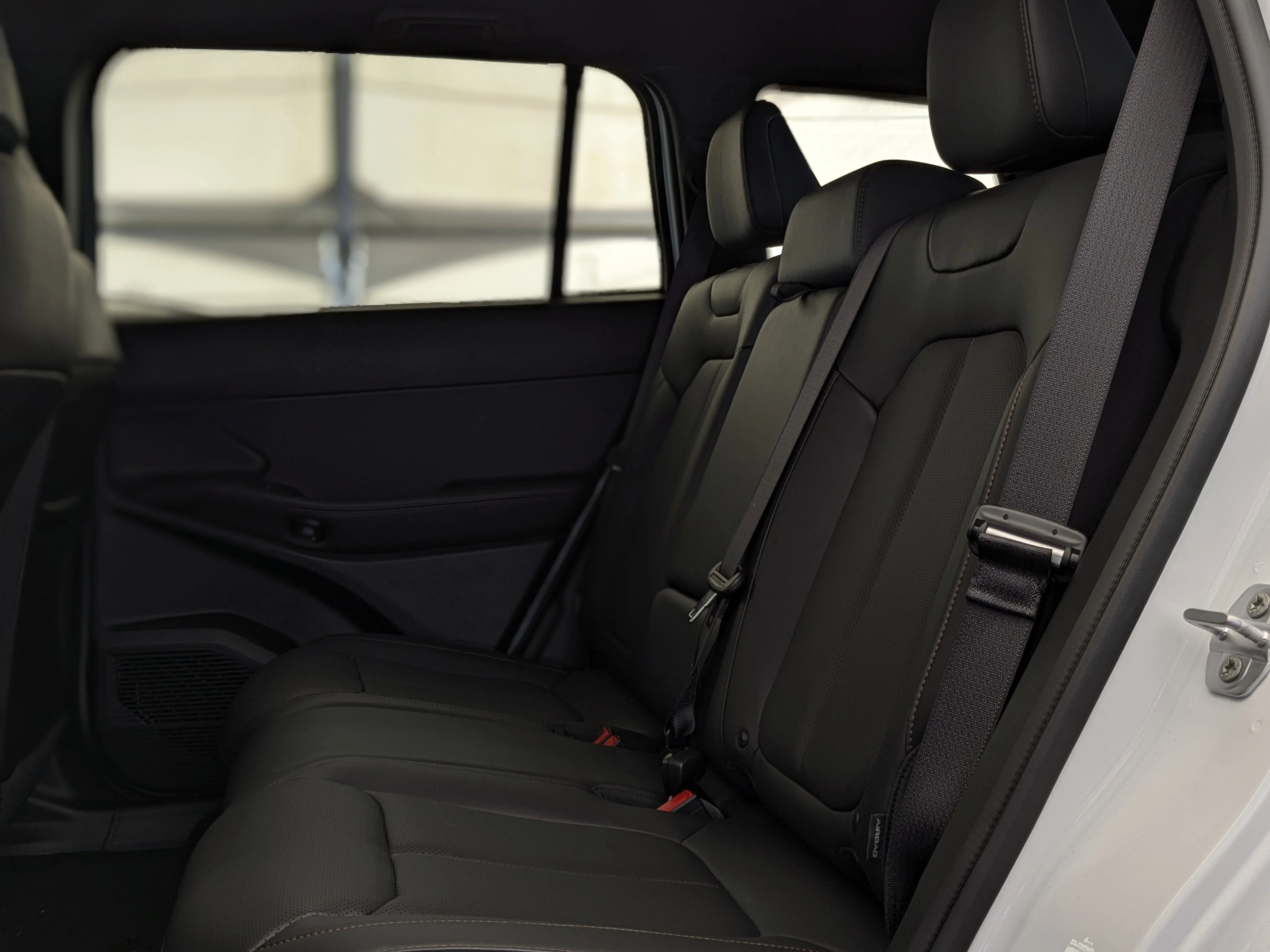 New 2026 White Jeep Limited - - 1.6L Turbo Hybrid - Power Liftgate - Wireless Charging - Compact Spare Tire & More image 29