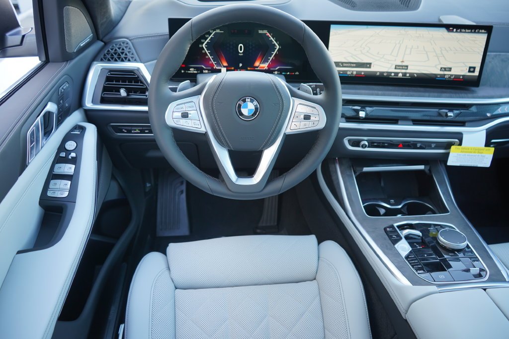 Used 2026 Mineral White Metallic BMW xDrive40i image 16