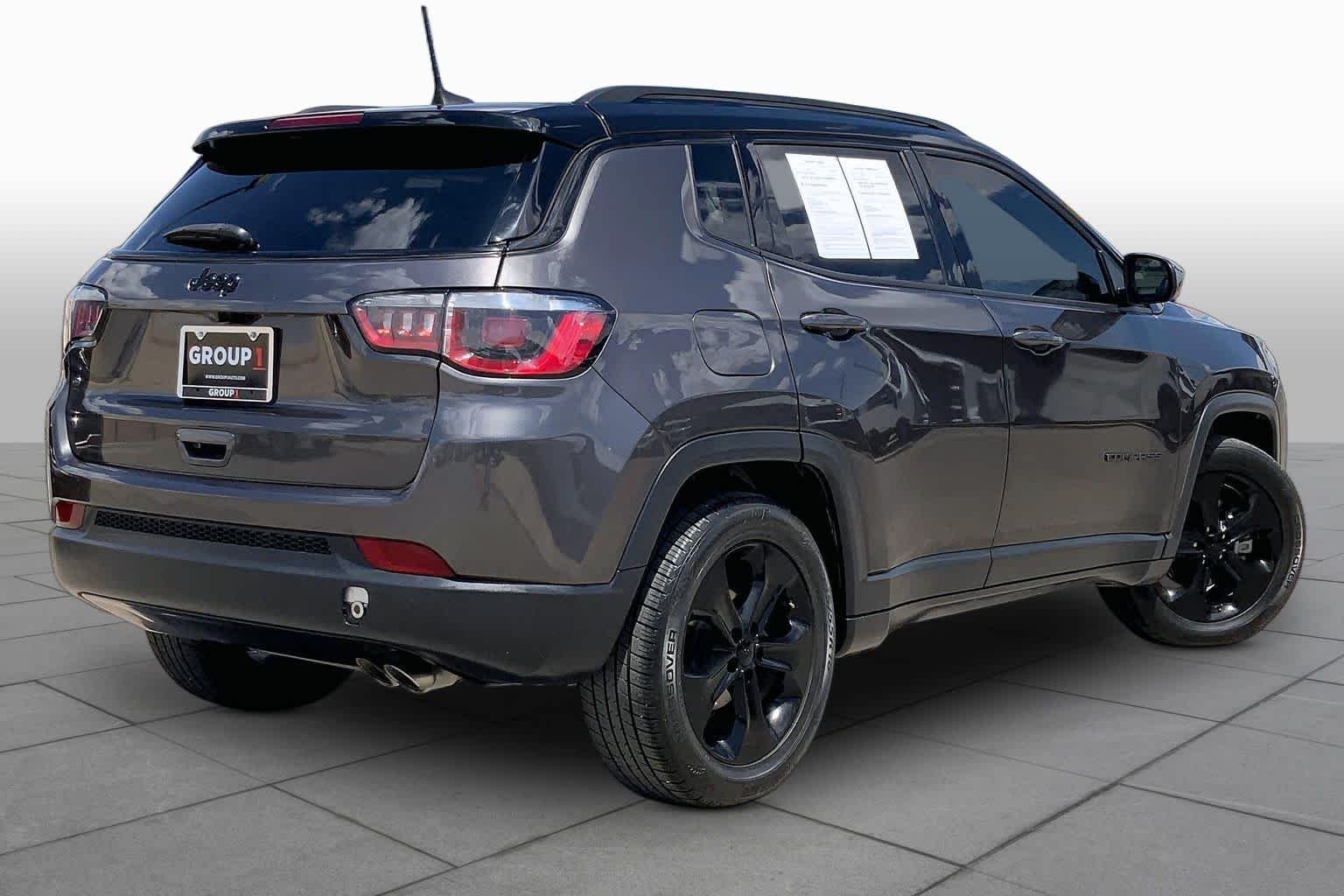 Used 2019 Granite Crystal Metallic Clearcoat Jeep Altitude image 13