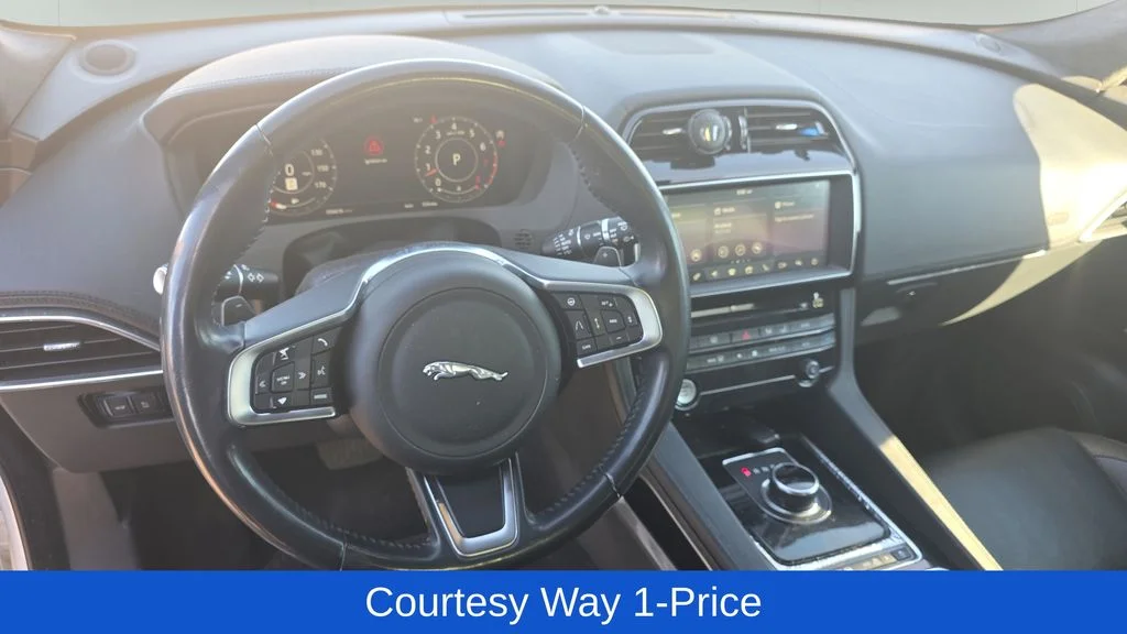 Used 2020 White Jaguar 25t Prestige image 11