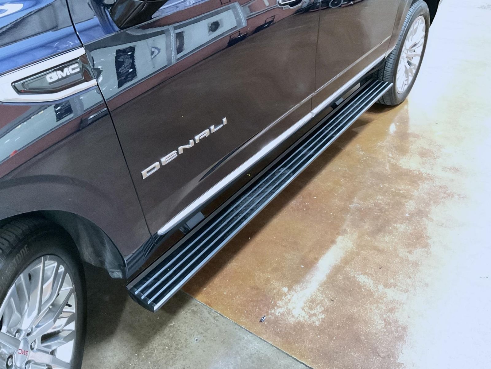 Used 2023 Blue GMC Denali image 22