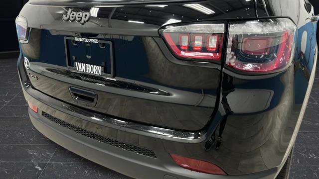 Used 2025 Diamond Black Jeep Latitude image 32