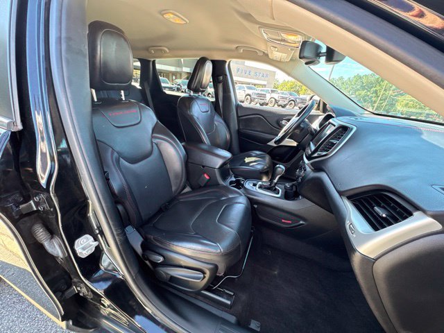 Used 2018 Diamond Black Jeep Trailhawk image 21