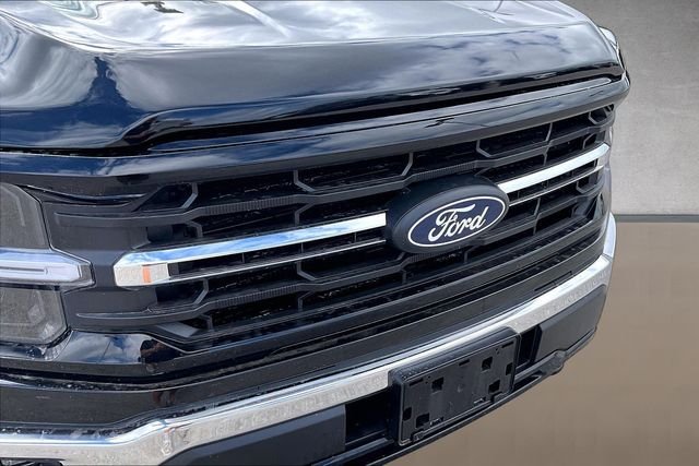 Used 2025 Agate Black Metallic Ford XLT image 25