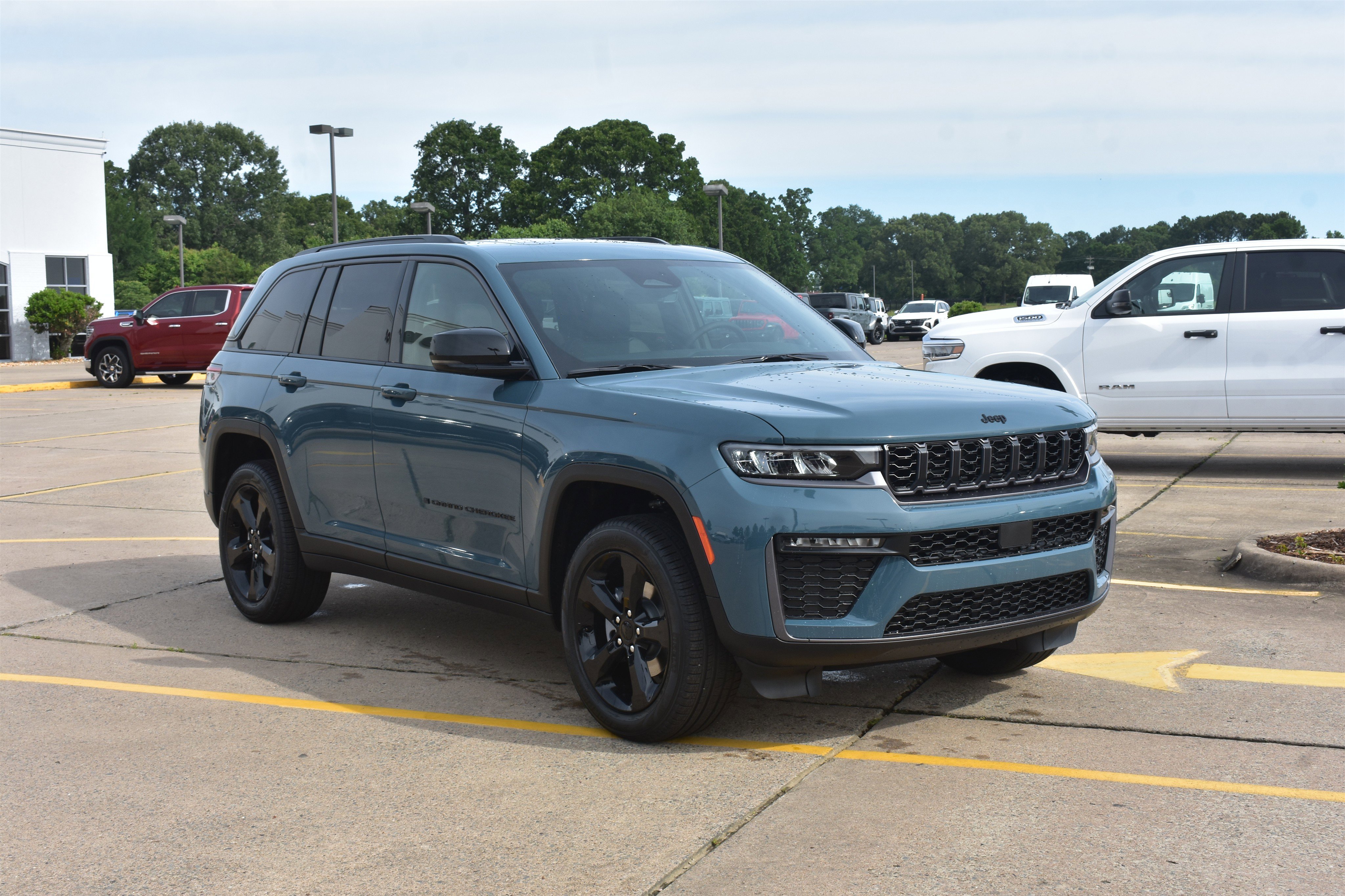 New 2026 Steel Blue Exterior Paint Jeep Limited image 3