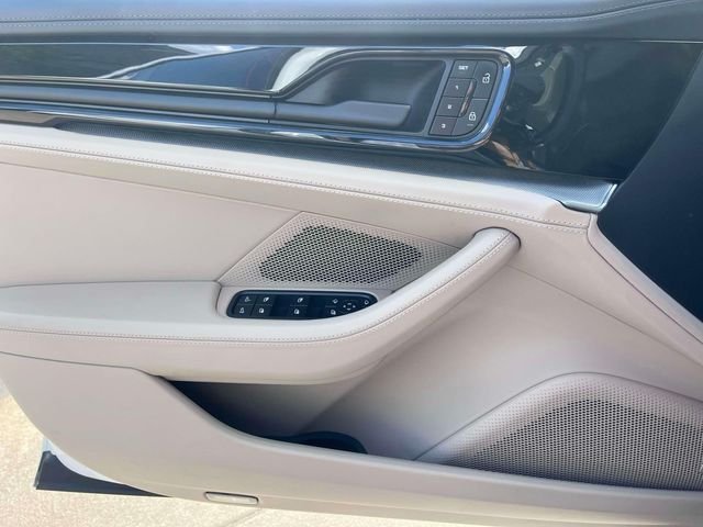 Used 2024 White Porsche 4 image 33