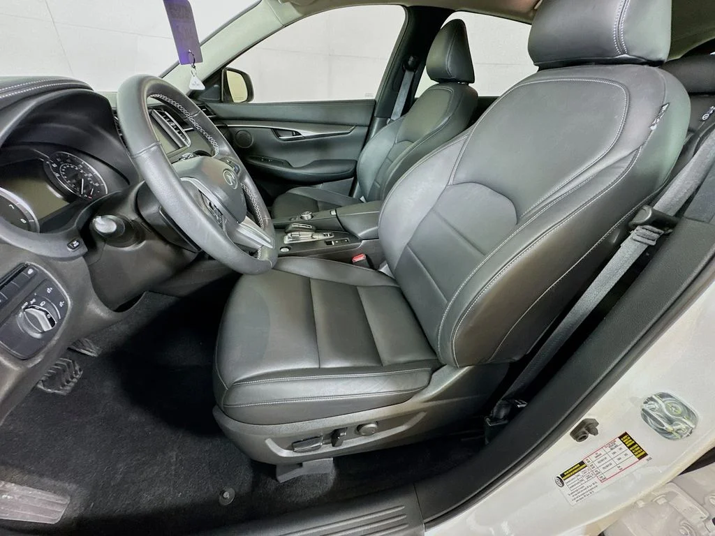 Certified Used 2024 White INFINITI PURE image 27