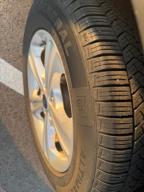Used 2016 Blue Ford SE image 11