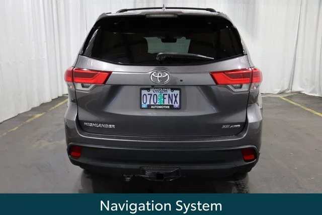 Used 2018 Gray Toyota SE image 4