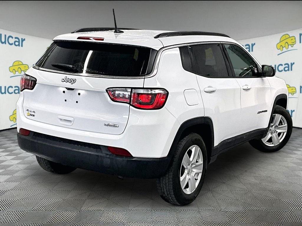 Used 2022 White Jeep Latitude image 6