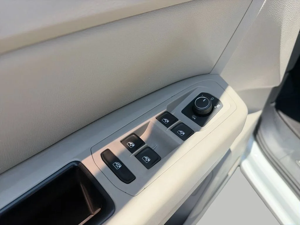 Used 2019 Pure White Volkswagen SEL image 16