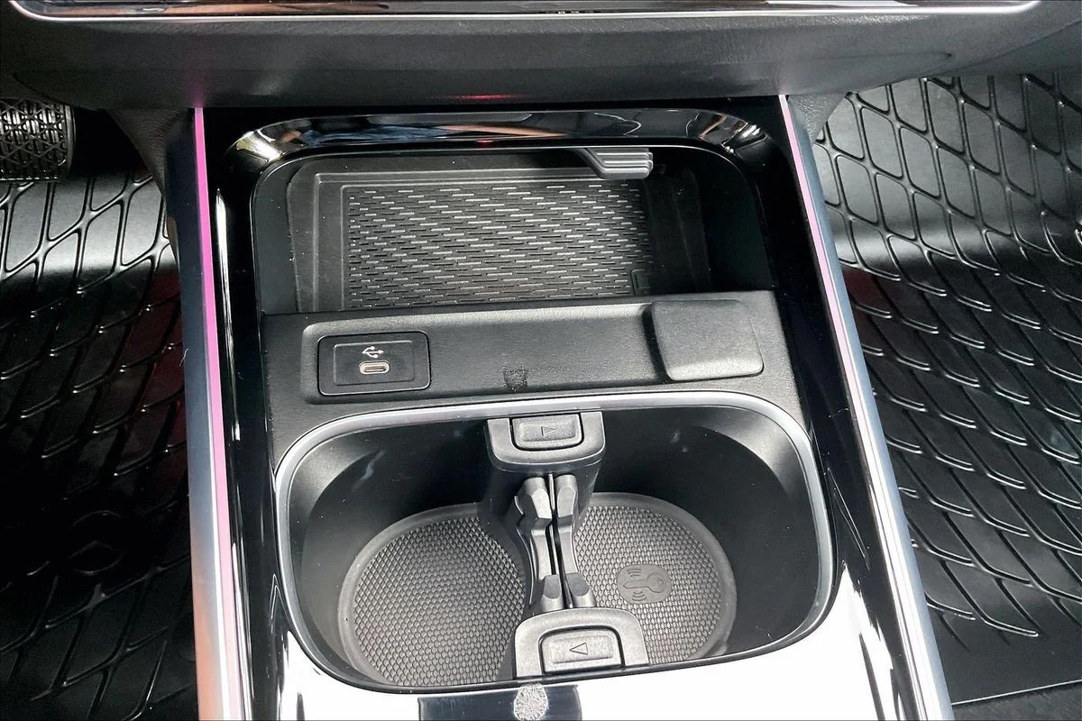 Used 2024  Mercedes-Benz 4MATIC® image 16