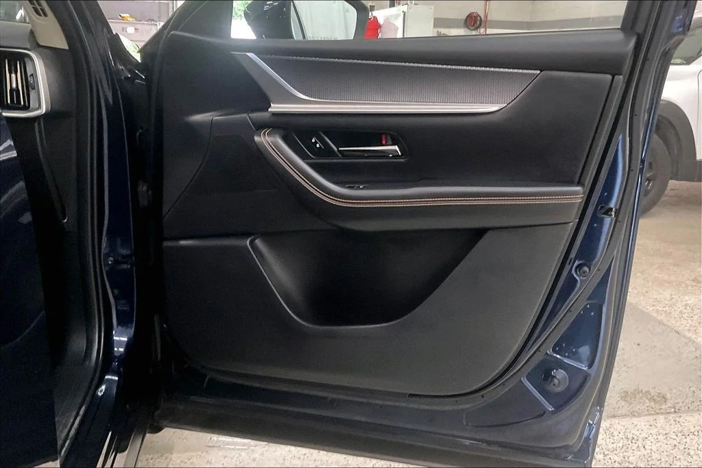 Used 2024 Blue Mazda Preferred image 24