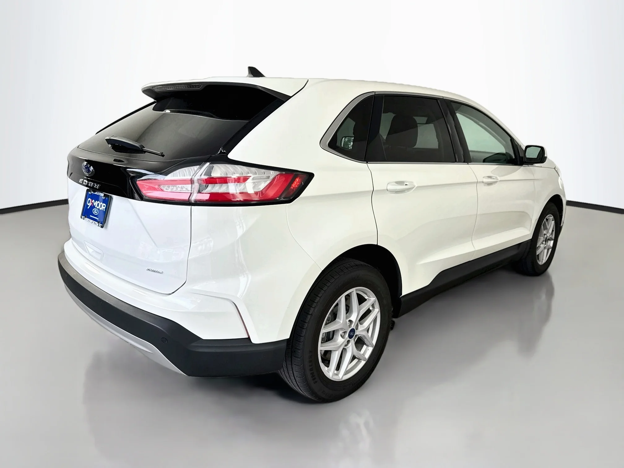 Used 2022 Star White Metallic Tri-Coat Ford SEL image 7