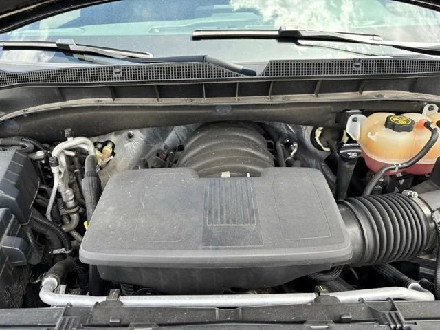 Used 2022 Black Chevrolet Z71 image 27