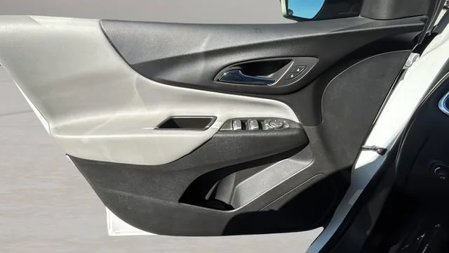Used 2022 SUMMIT WHITE Chevrolet LS image 17