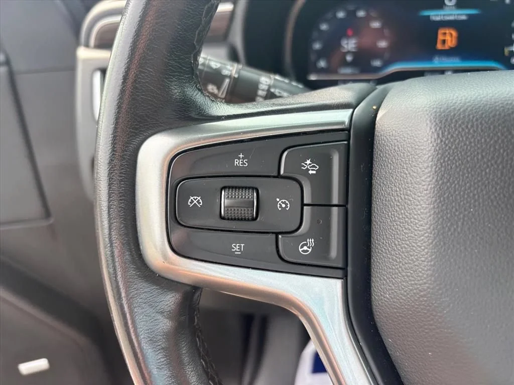 Used 2022 Black Chevrolet Z71 image 18