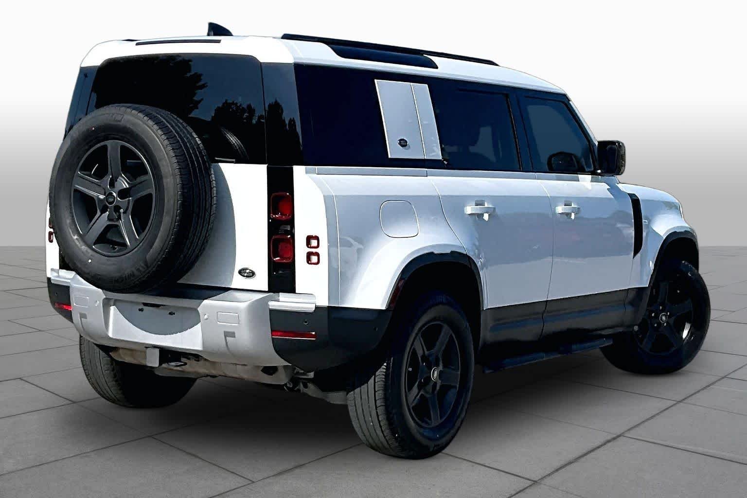 Used 2023 Fuji White Land Rover S image 12