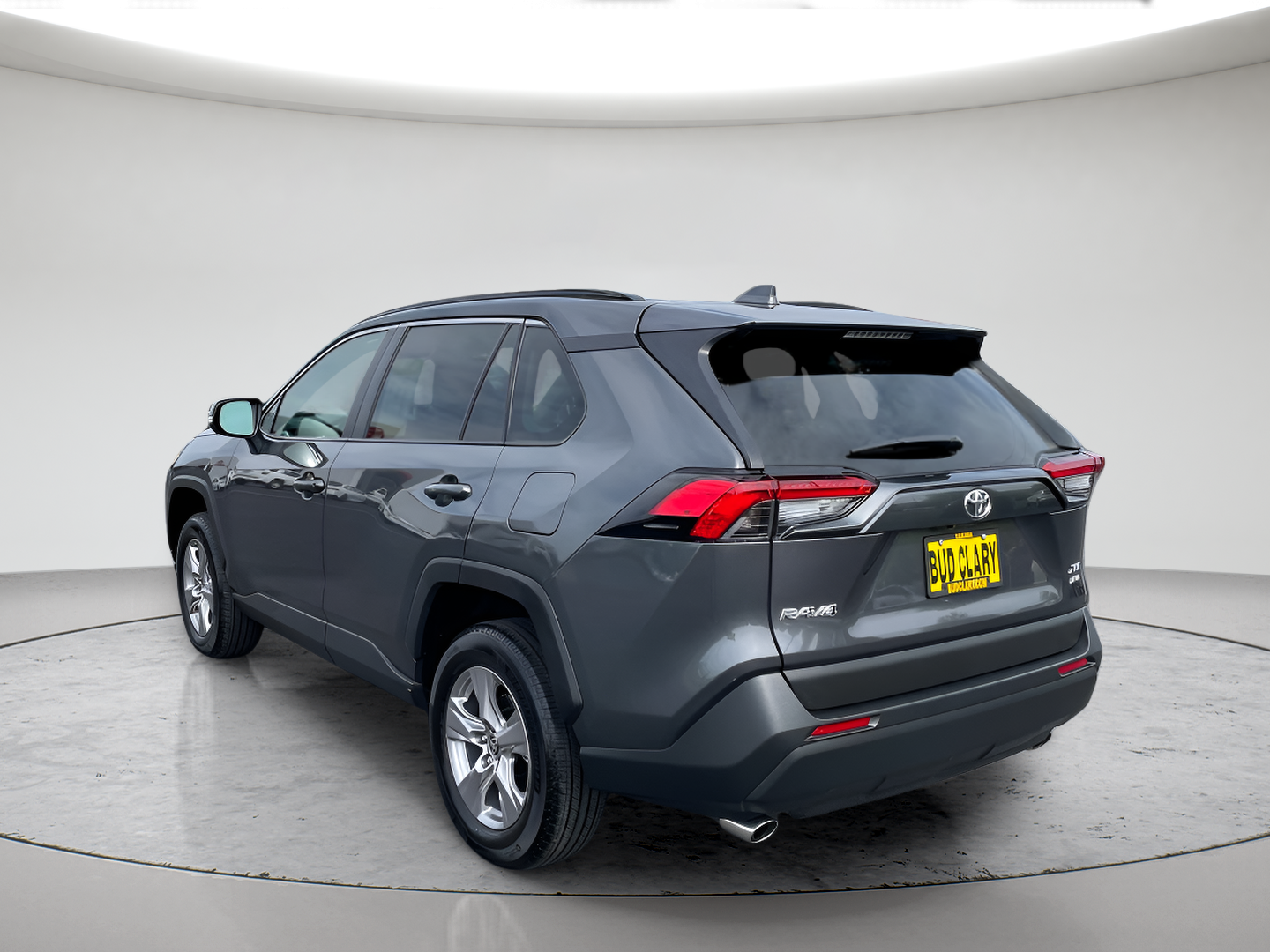2025 Toyota RAV4 XLE - Photo 5