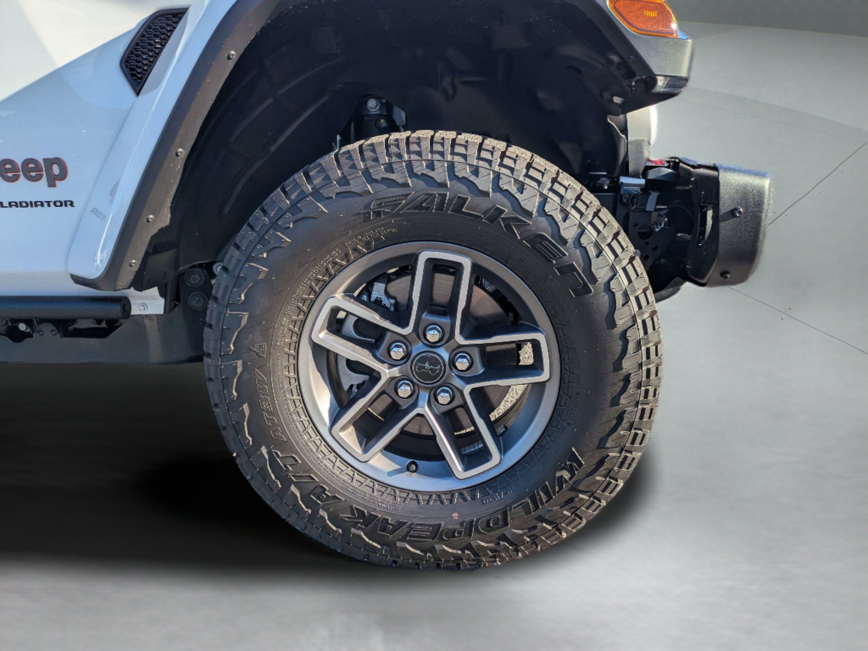 Used 2026 Bright White Clearcoat Jeep Mojave X image 31