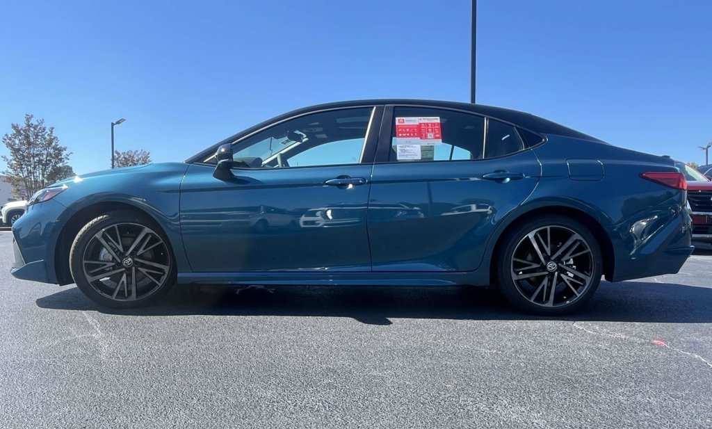 New 2026 Ocean Gem with Midnight Black Metallic roof Toyota XSE image 5