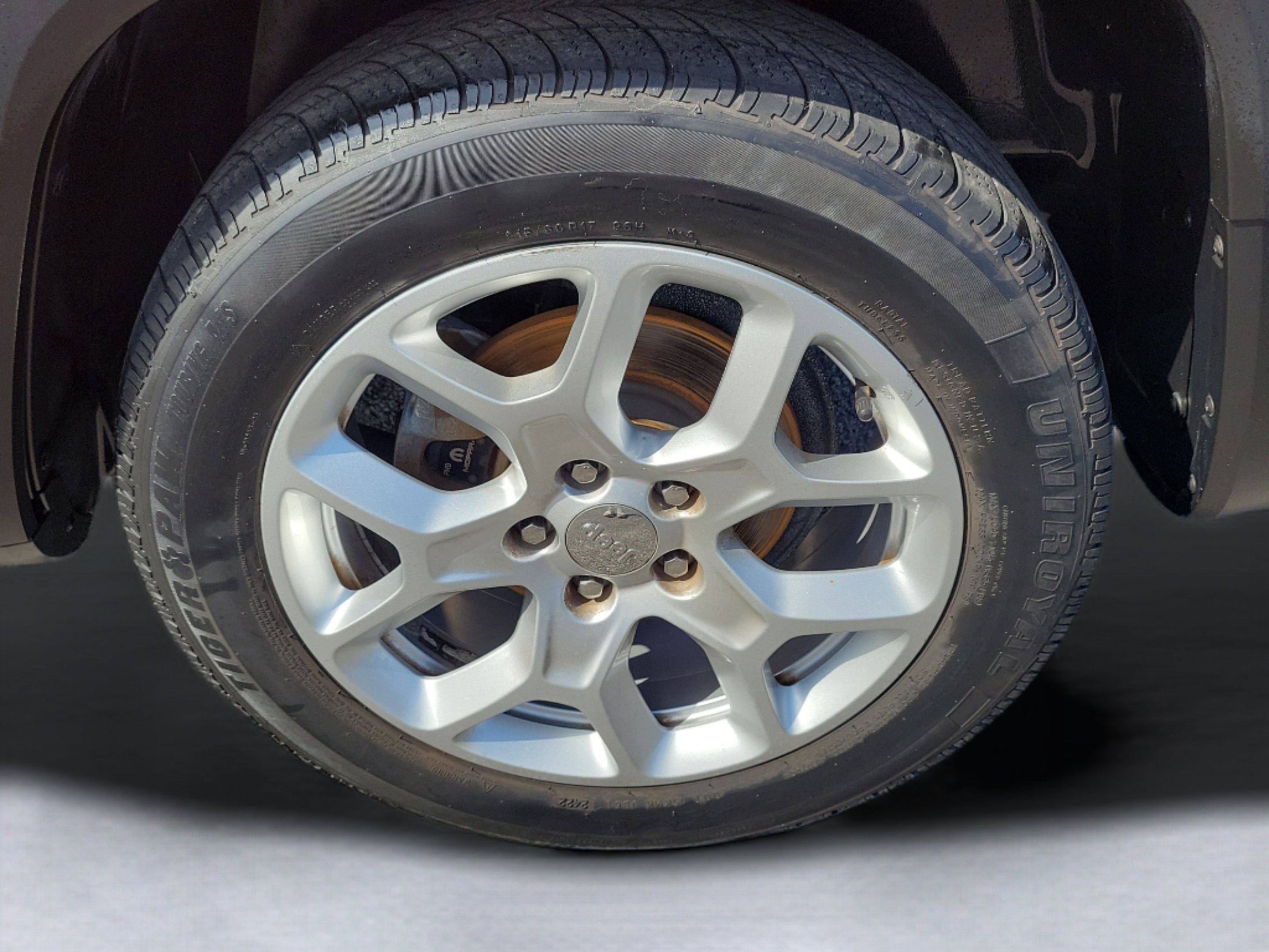 Used 2017 Colorado Red Jeep Latitude image 8