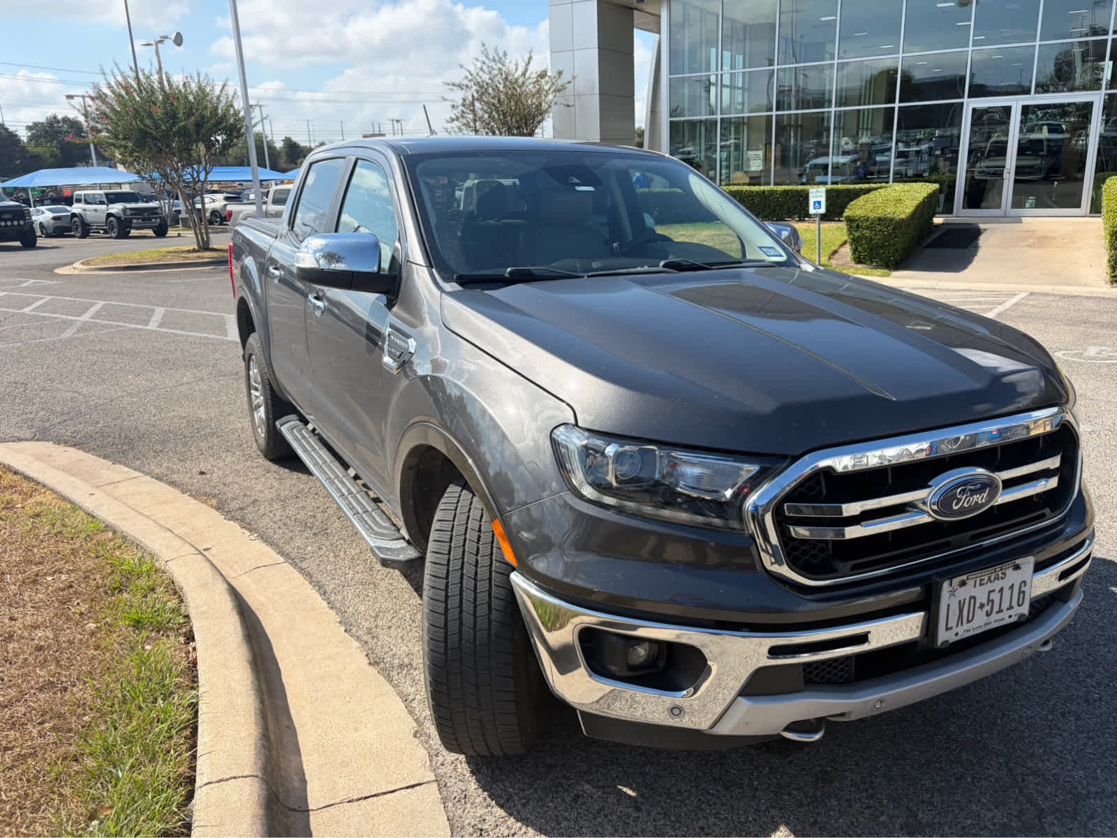 Used 2019 Magnetic Metallic Ford LARIAT image 4