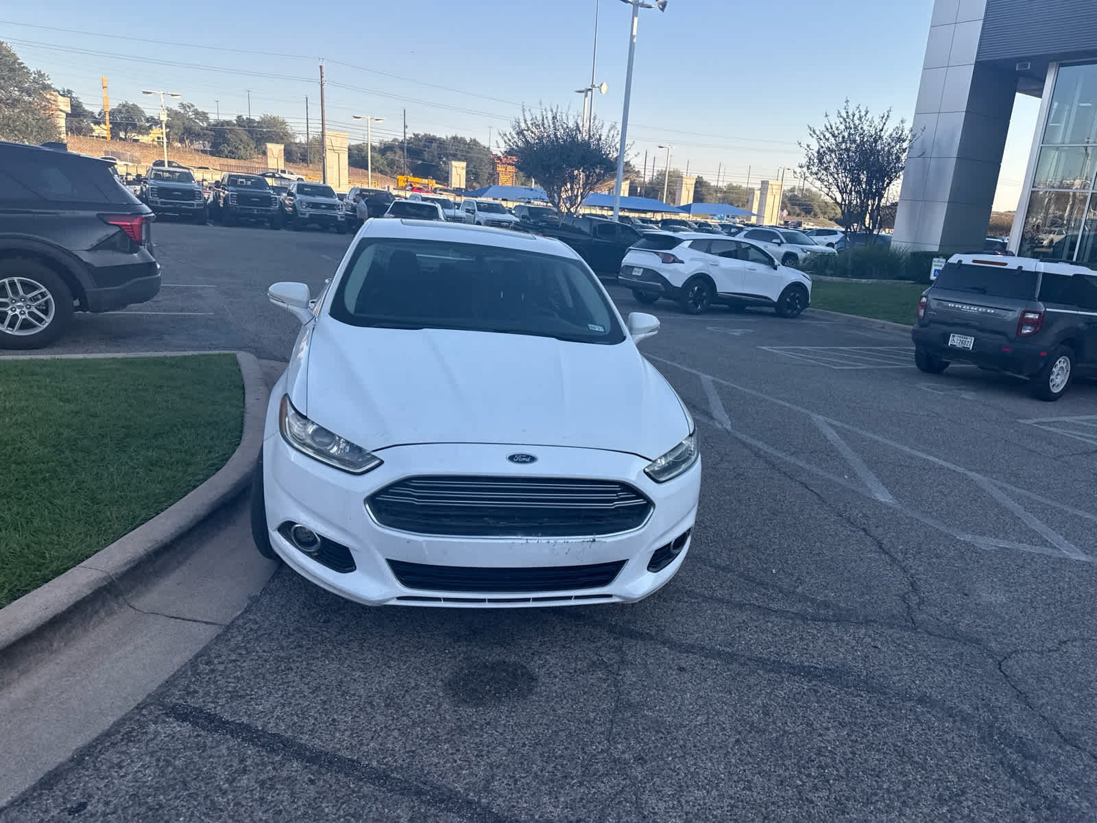 Used 2016 Oxford White Ford Titanium image 4
