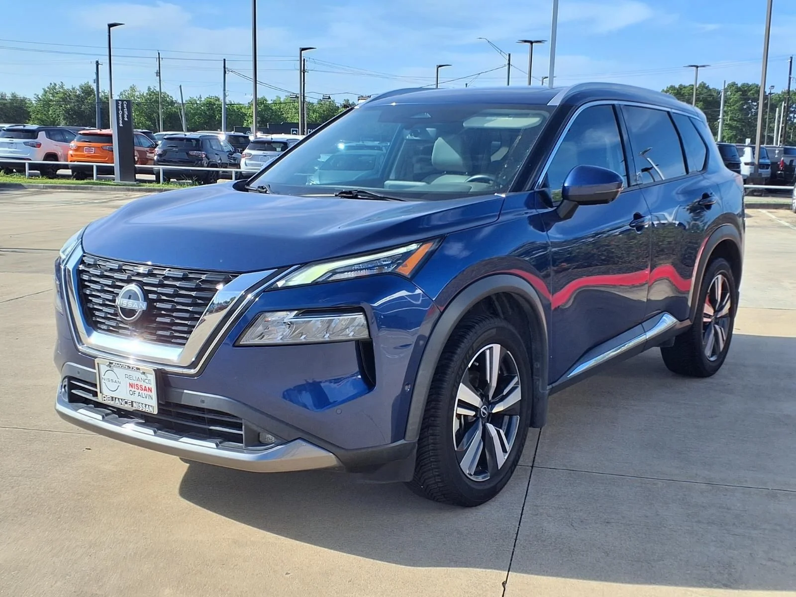 Used 2022 Blue Nissan SL image 3