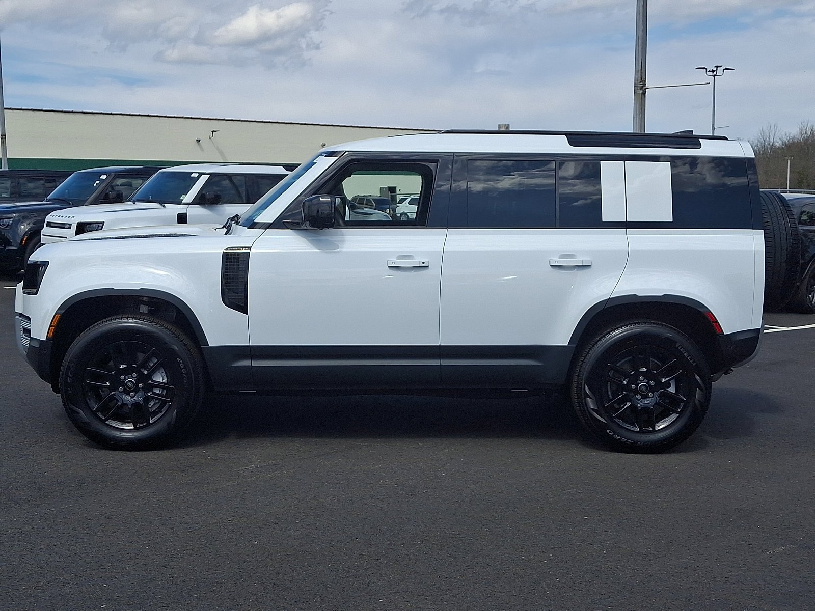 Used 2025 Fuji White   1Aa Land Rover S image 8