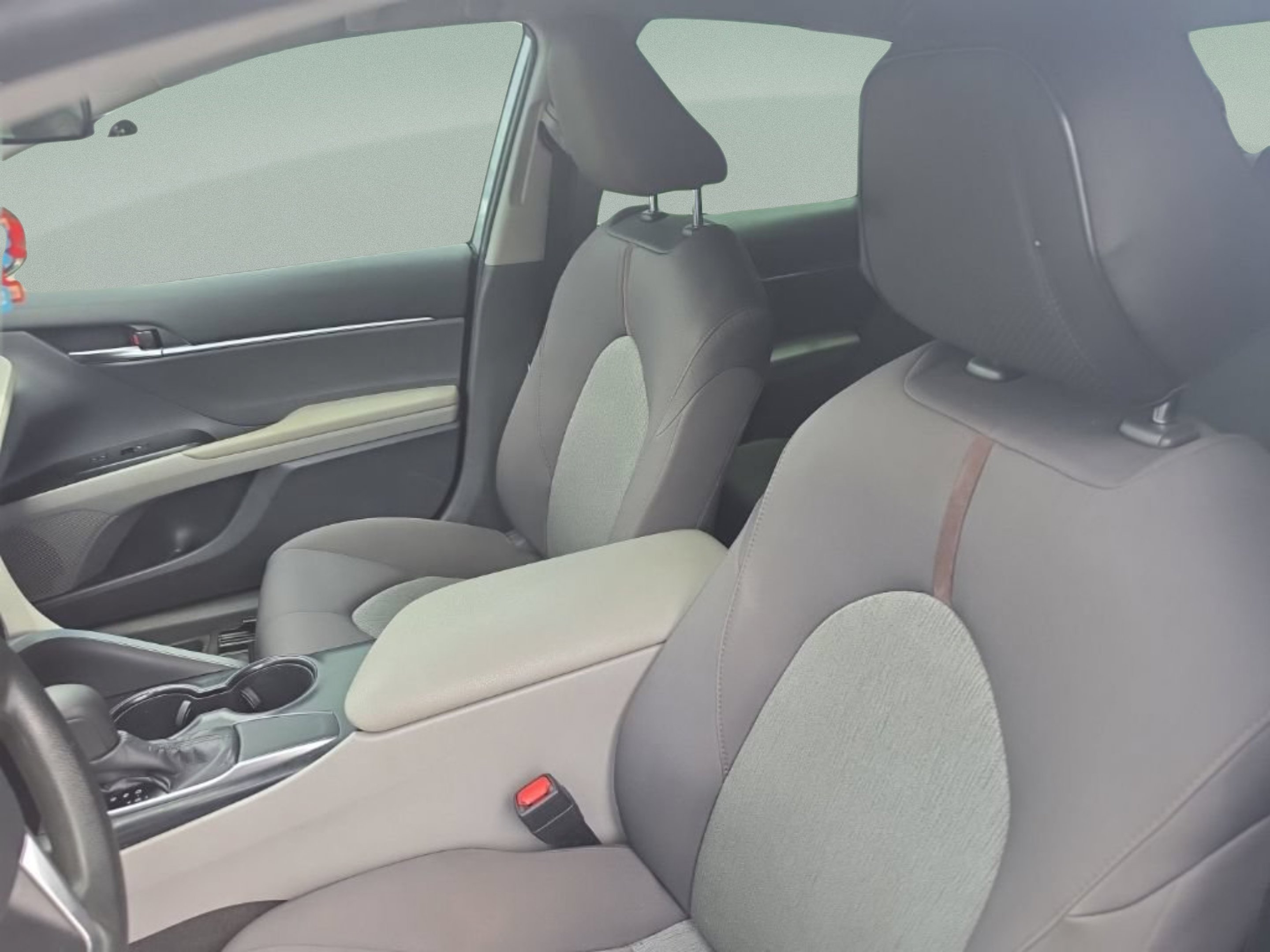 Used 2019 Silver Toyota LE image 16