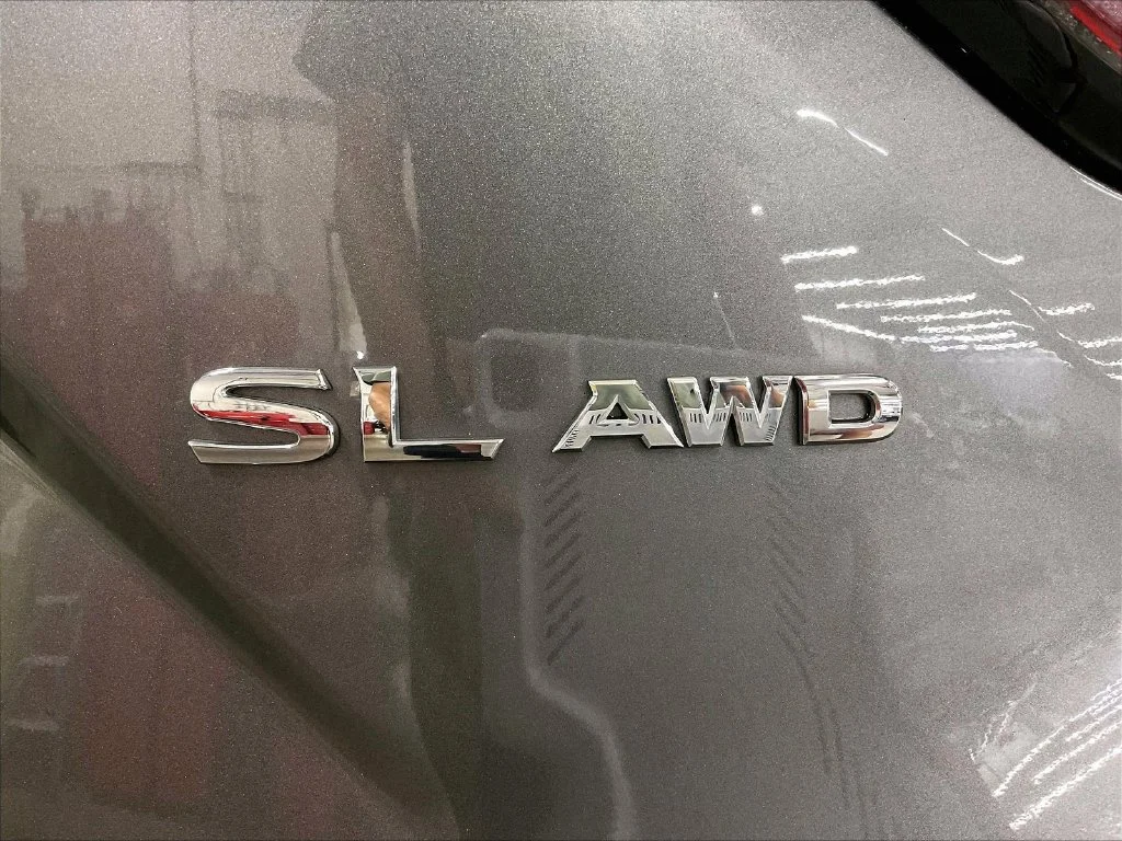 Used 2022 Gray Nissan SL image 12