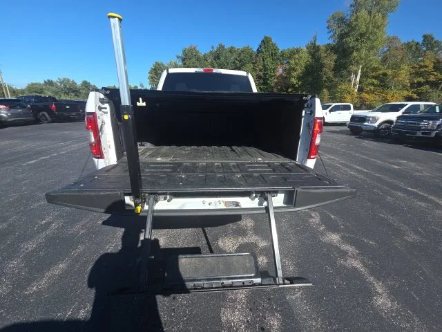 Used 2020  Ford  image 22