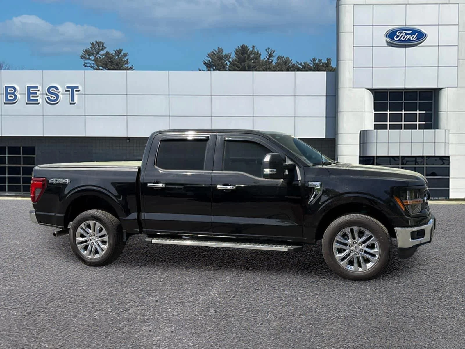 Used 2024 Agate Black Metallic Ford XLT image 4