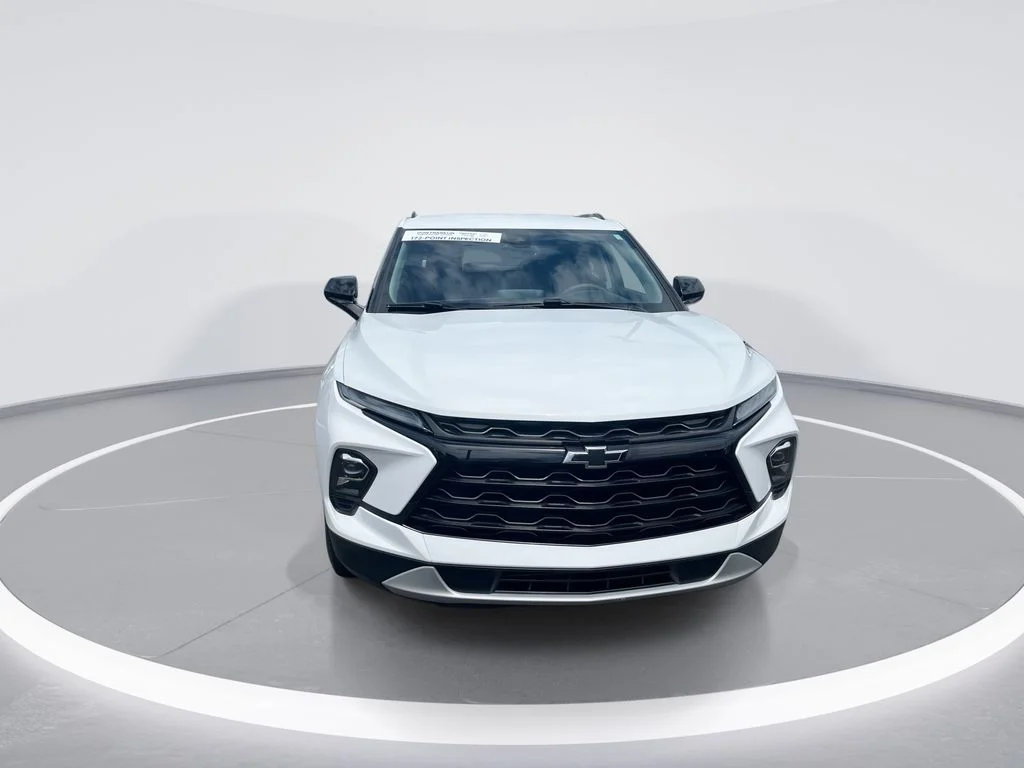 Used 2023 White Chevrolet LT image 3