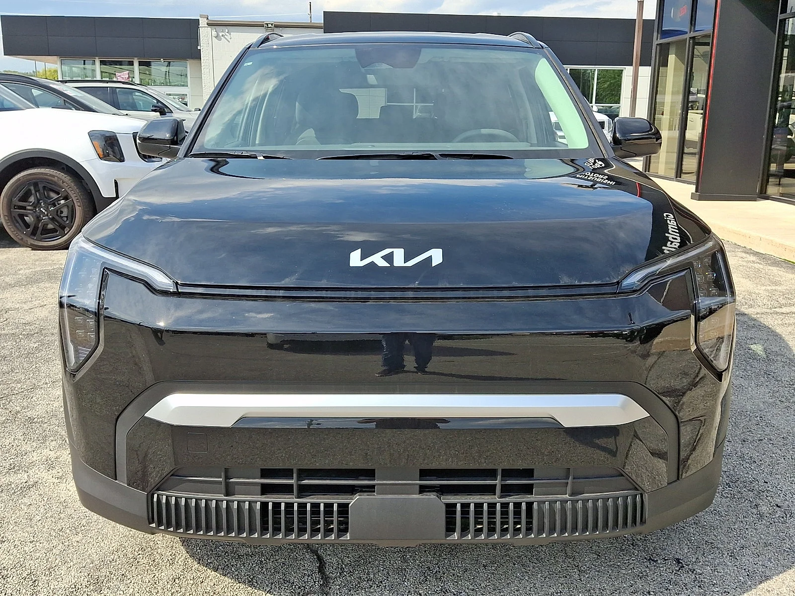New 2027 Black Kia Wind image 3