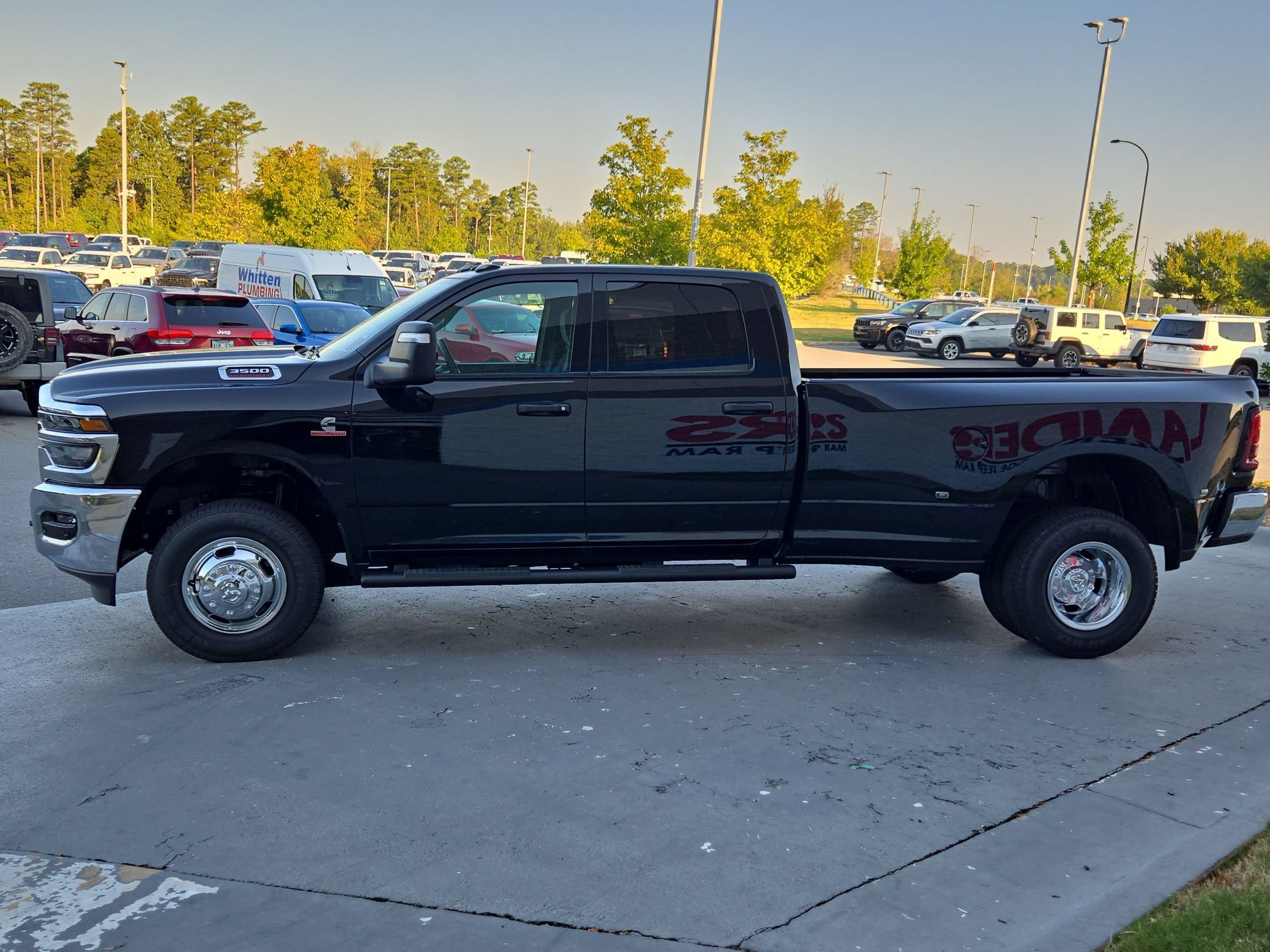New 2026 Diamond Black Crystal Pearl-Coat Exterior Paint RAM Tradesman image 4