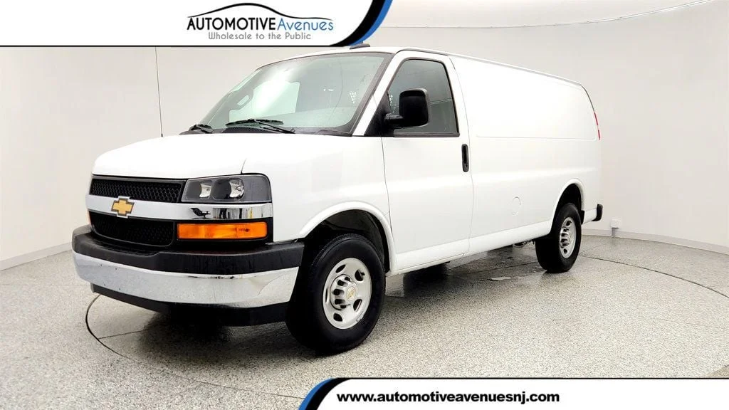 2024 Chevrolet Express 2500 Work Van HD's photo