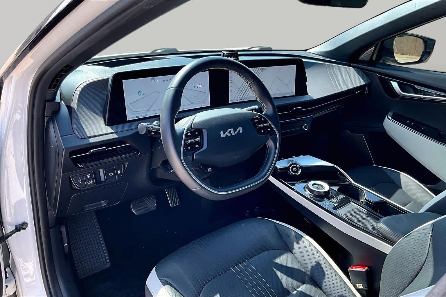 Used 2024 Snow White Pearl Kia GT-Line image 15