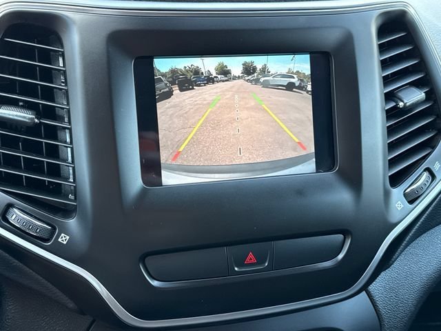 Used 2020 Billet Silver Metallic Clearcoat Jeep Latitude image 27